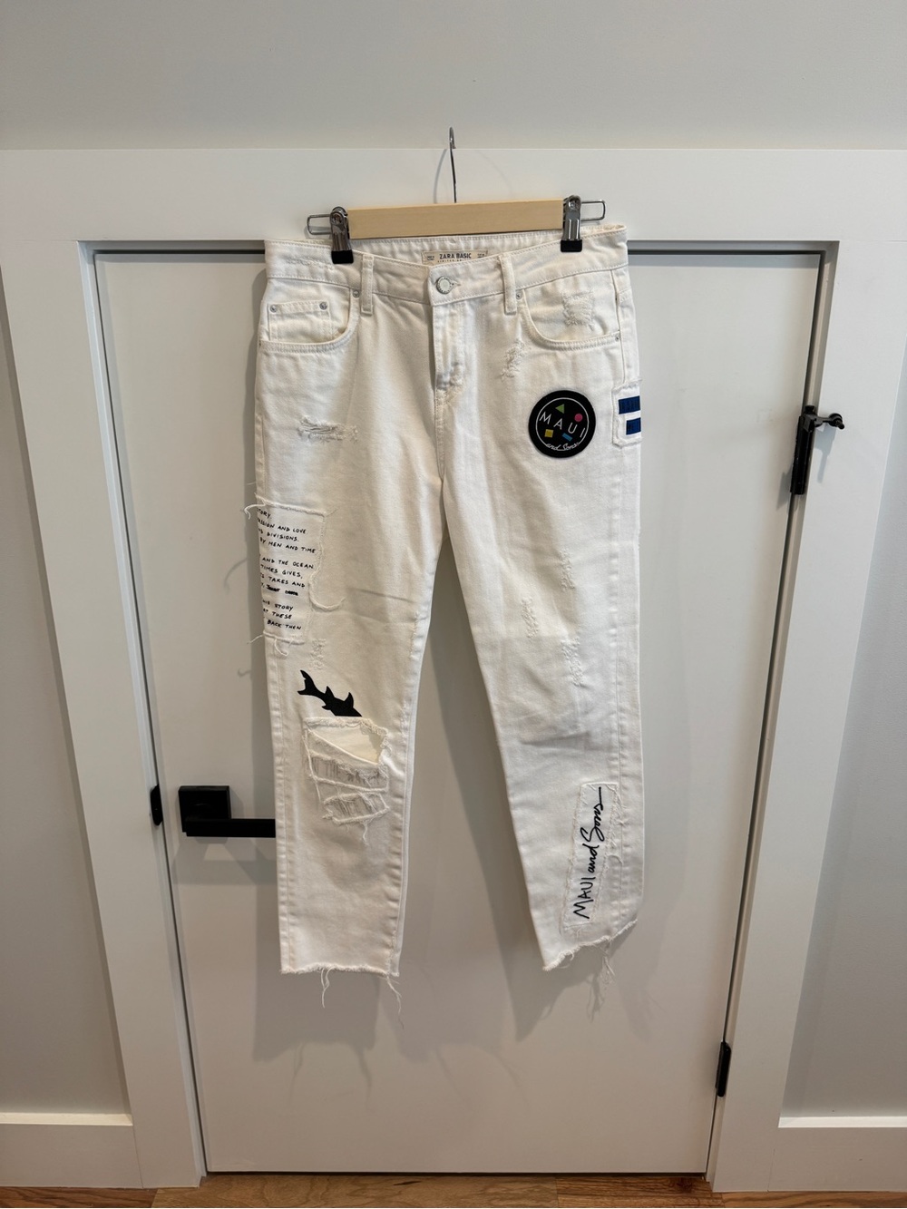 Maui and Sons + Zara White Frayed Hem Graphic Patch Jeans